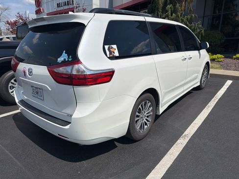 Used 2019 Toyota Sienna XLE w/ XLE Navigation Package FWD image 5