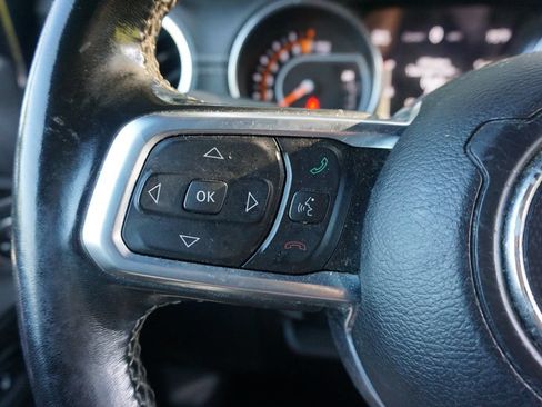 Used 2022 Jeep Wrangler Unlimited Sahara w/ Cold Weather Group AWD/4WD image 7