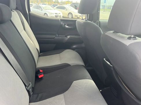 Used 2020 Toyota Tacoma TRD Off-Road w/ Technology Package AWD/4WD image 6