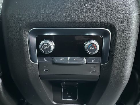 Used 2025 GMC Yukon Denali AWD/4WD image 23