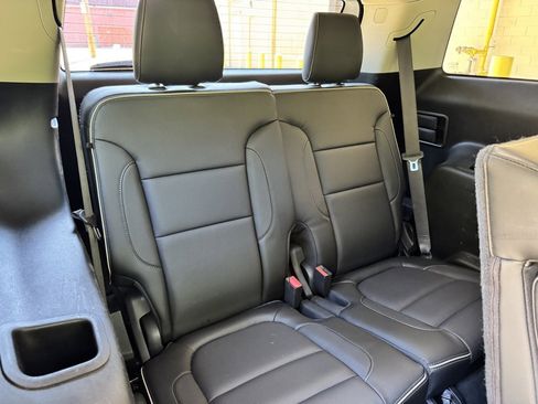 Used 2017 GMC Acadia Denali image 19