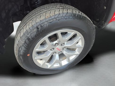 Used 2018 GMC Sierra 1500 SLT AWD/4WD image 32