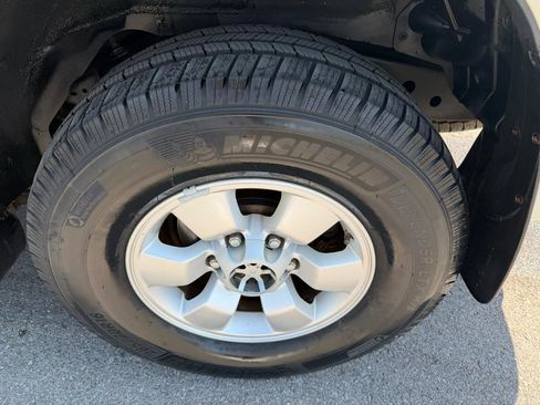 Used 2007 Toyota 4Runner SR5 AWD/4WD image 9