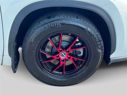 Certified 2021 Toyota Highlander LE image 13