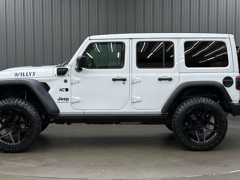 Used 2024 Jeep Wrangler Unlimited AWD/4WD image 2