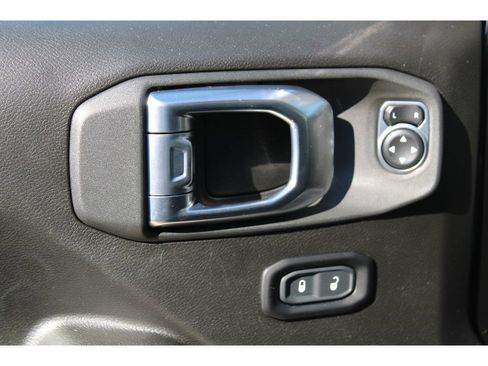 Used 2024 Jeep Wrangler Unlimited Rubicon 4xe w/ Technology Group AWD/4WD image 17