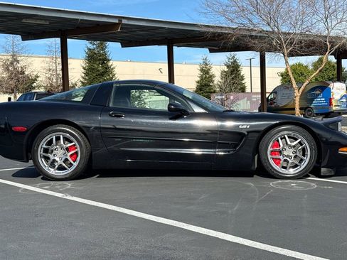 Used 2004 Chevrolet Corvette Coupe w/ Preferred Equipment Group RWD image 10