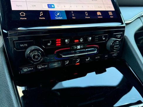 Used 2024 Jeep Grand Cherokee L Overland w/ Trailer Tow Package image 22