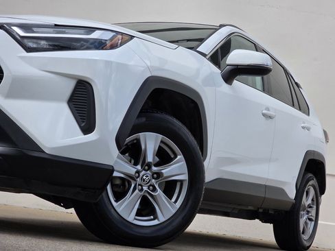 Used 2022 Toyota RAV4 XLE w/ Convenience Package image 8