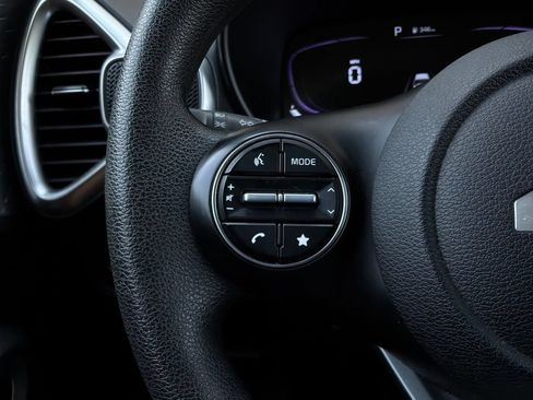 Used 2025 Kia Soul LX w/ LX Technology Package FWD image 33
