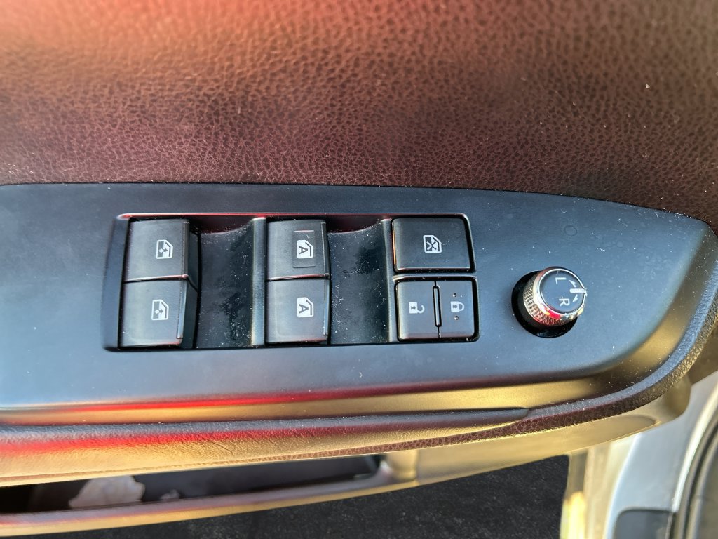 Used 2019 Toyota Highlander XLE FWD image 13