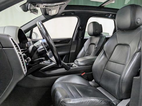 Used 2019 Porsche Cayenne image 15
