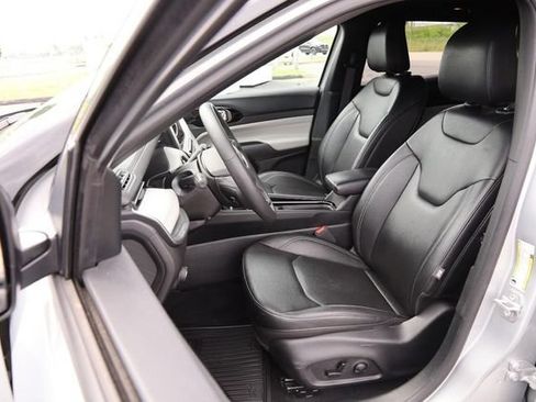 Used 2025 Jeep Compass Limited AWD/4WD image 8