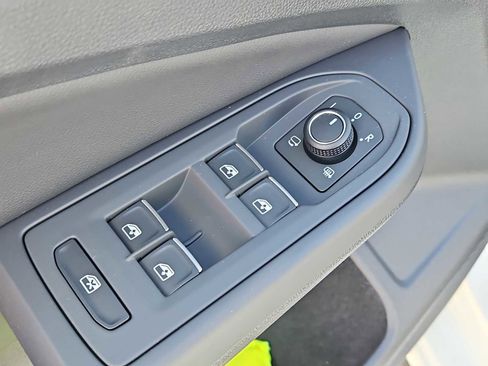 New 2025 Volkswagen GTI SE image 5