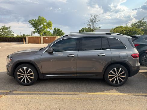 Used 2022 Mercedes-Benz GLB 250 4MATIC image 3