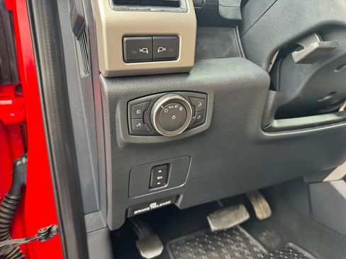 Used 2022 Ford F250 Lariat w/ Chrome Package image 4