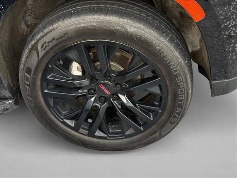 Used 2023 GMC Yukon SLE w/ Gmc Pro Safety Plus Package image 7