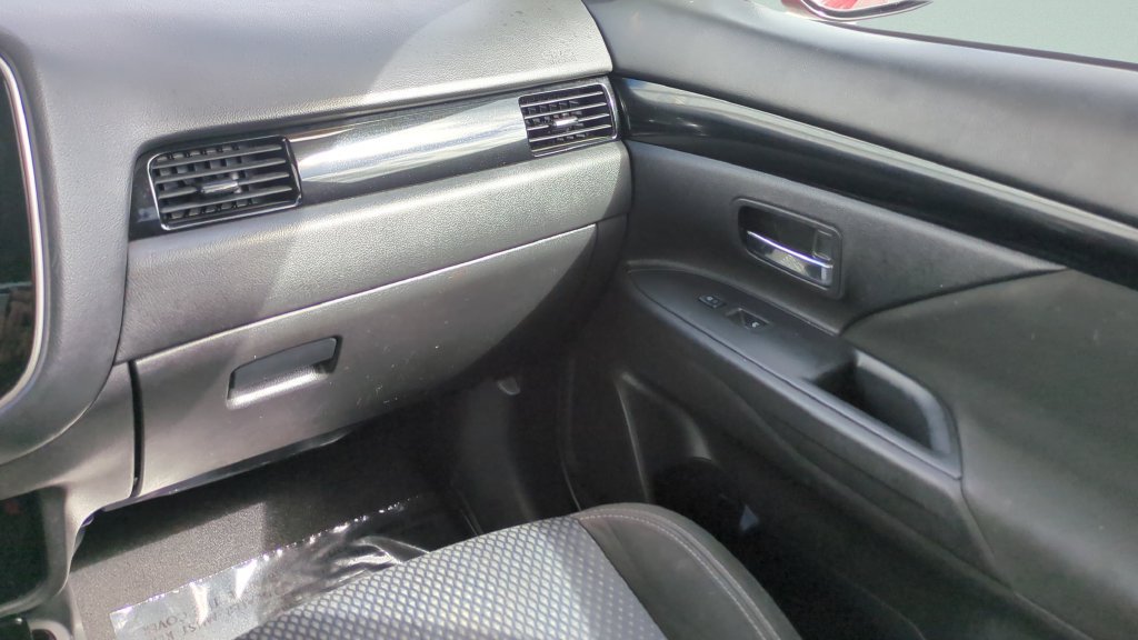 Used 2019 Mitsubishi Outlander ES FWD image 13