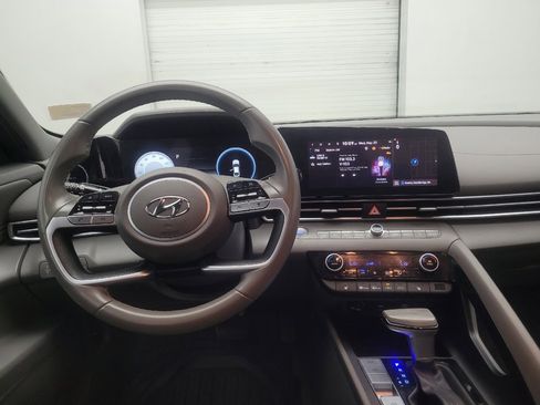 Used 2023 Hyundai Elantra SEL w/ Convenience Package FWD image 22