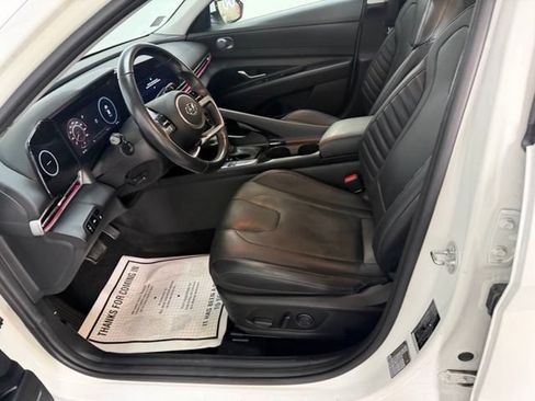 Certified 2023 Hyundai Elantra Limited FWD image 17