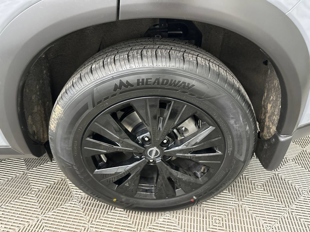 Used 2023 Nissan Rogue SV w/ SV Premium B Package FWD image 22