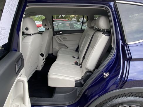Certified 2022 Volkswagen Tiguan SE FWD image 36