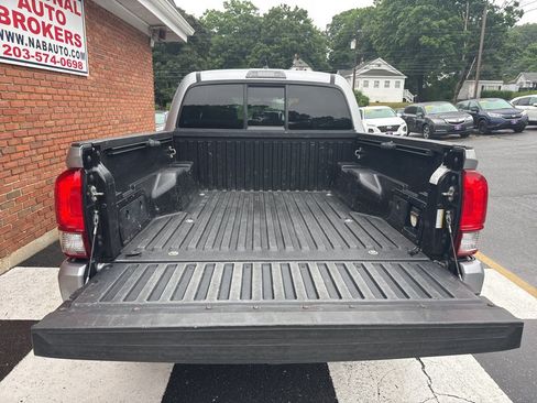 Used 2016 Toyota Tacoma TRD Sport w/ Towing Package AWD/4WD image 10