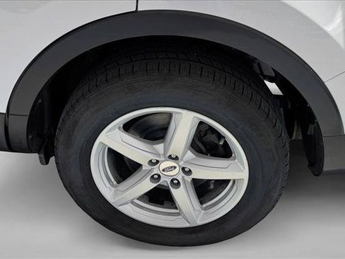 Used 2019 Ford Explorer XLT FWD image 9