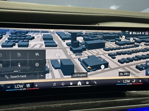 Used 2025 BMW i7 xDrive60 image 26