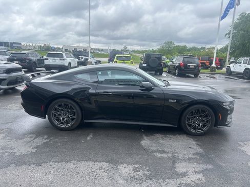 Used 2025 Ford Mustang GT w/ GT Performance Package RWD image 2