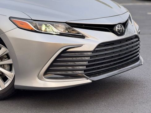 Used 2021 Toyota Camry LE image 6