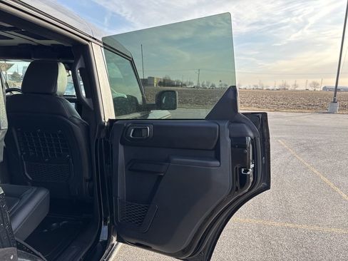 Used 2025 Ford Bronco Badlands image 14