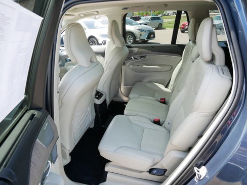 Used 2022 Volvo XC90 T8 Inscription AWD/4WD image 11