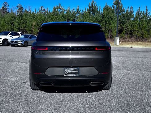 Used 2024 Land Rover Range Rover Sport SE image 11