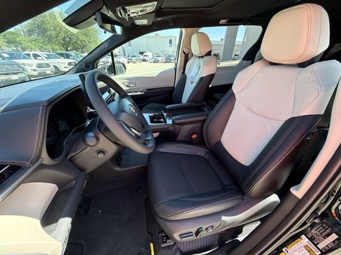 Certified 2026 Toyota Sienna Limited image 13