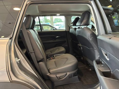 Used 2025 Toyota Grand Highlander AWD image 30