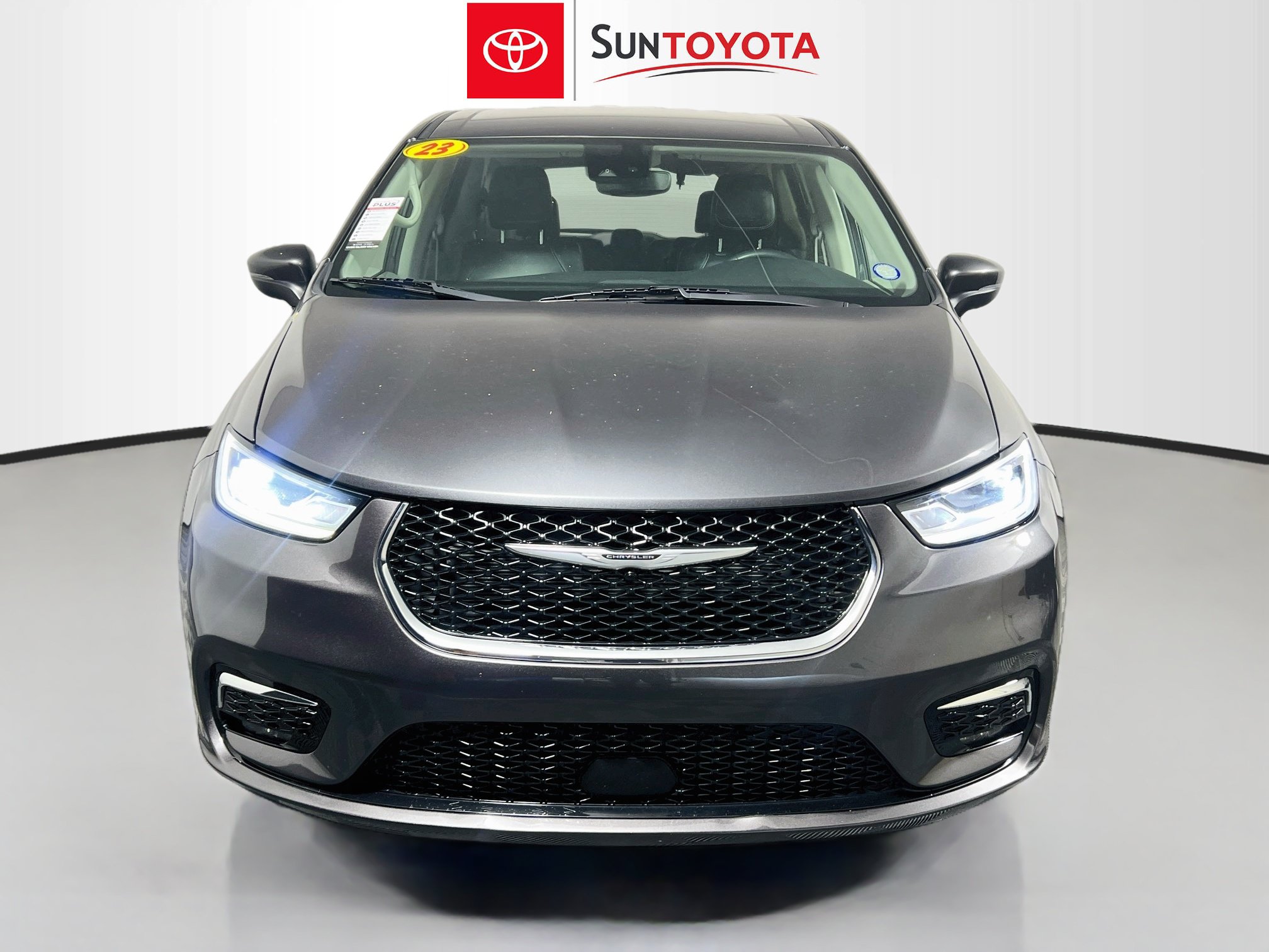 Used 2023 Chrysler Pacifica Touring-L FWD image 10