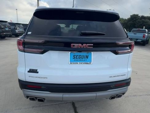 Certified 2026 GMC Acadia Elevation w/ Elevation Premium Package FWD image 7