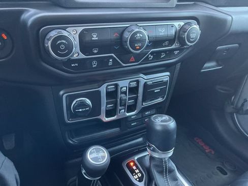 Used 2018 Jeep Wrangler Unlimited Sahara AWD/4WD image 23