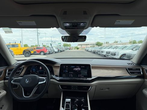 Used 2024 Volkswagen Atlas SE w/ Panoramic Sunroof Package image 20