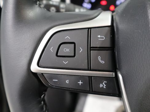 Used 2024 Toyota Highlander XLE AWD/4WD image 33