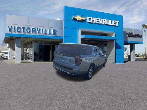 Used 2025 Chevrolet Suburban LT AWD/4WD image 5