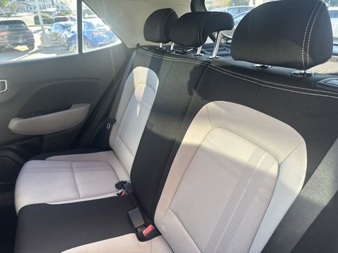 Used 2025 Hyundai Venue SEL FWD image 22