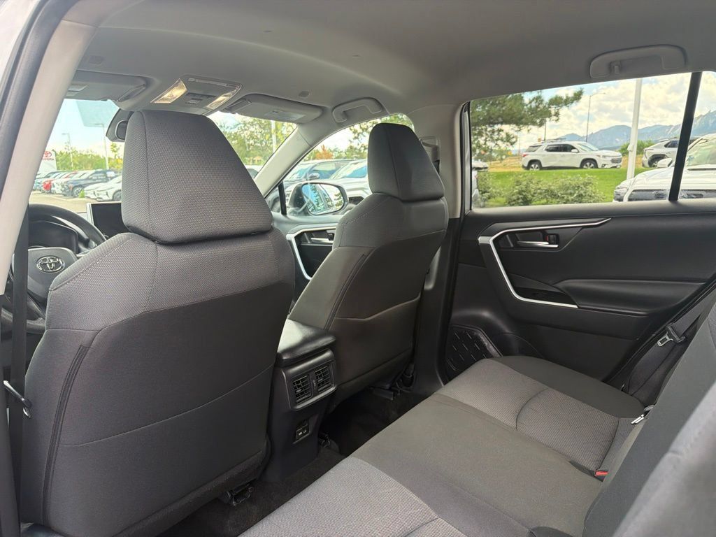 Used 2025 Toyota RAV4 XLE AWD/4WD image 20