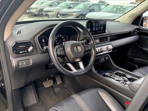 Used 2023 Honda Pilot Touring image 18
