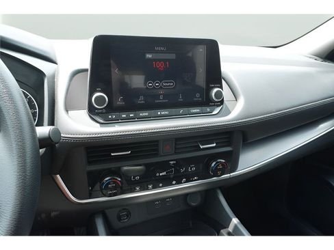 Used 2024 Nissan Rogue SV FWD image 15