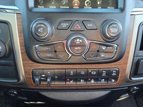 Used 2017 RAM 2500 Laramie w/ Protection Group image 18