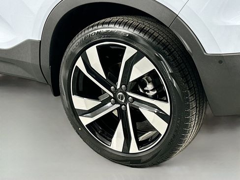 New 2026 Volvo XC40 B5 Ultra w/ Protection Package Premier AWD/4WD image 9