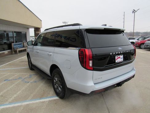 Used 2025 Ford Expedition Active image 7