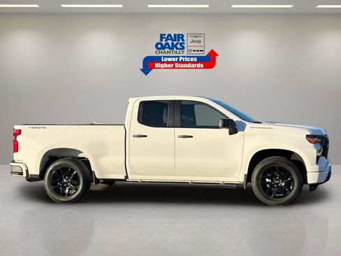 Used 2025 Chevrolet Silverado 1500 Custom image 6